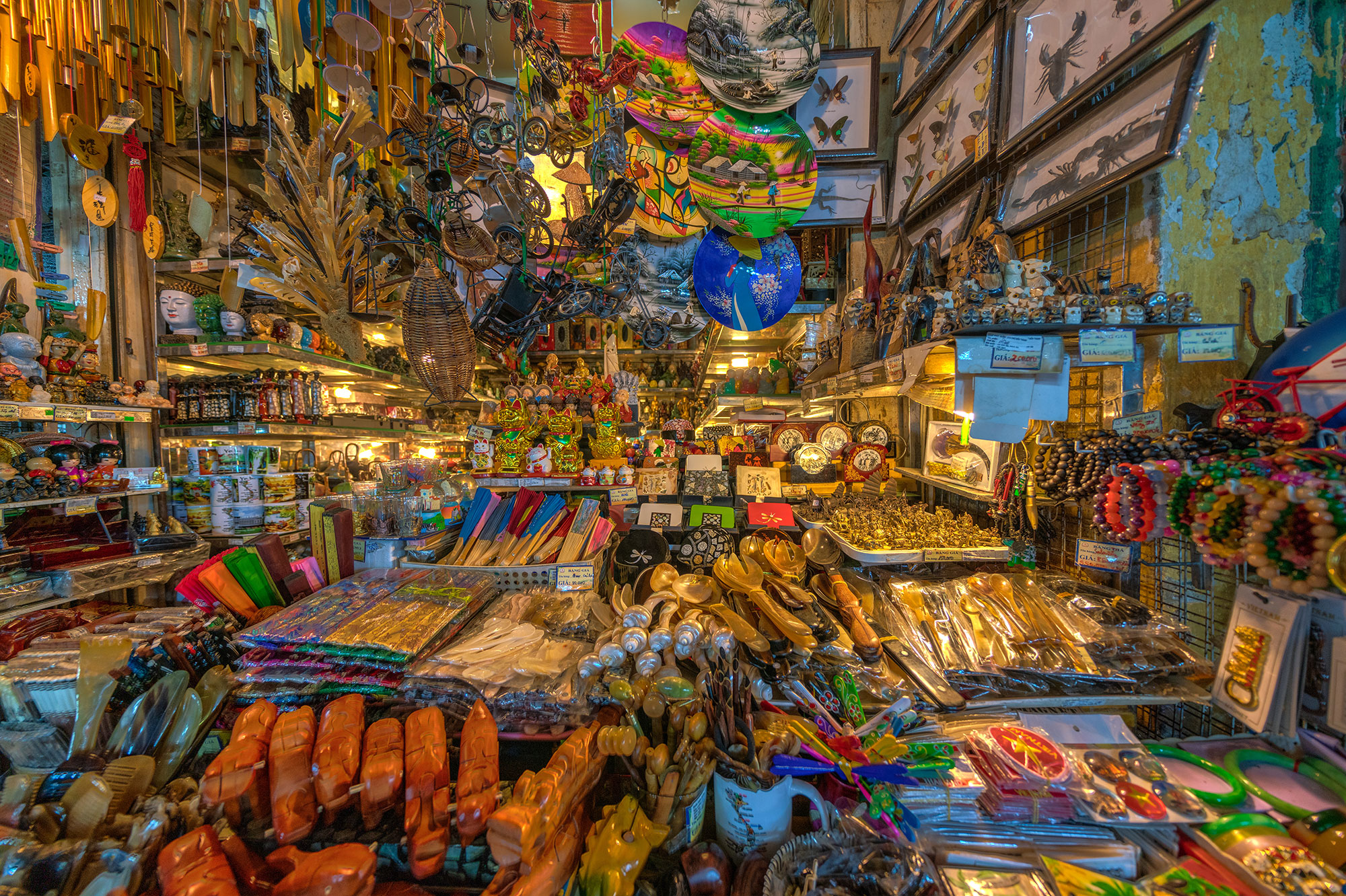 a store with lots of objects and objects